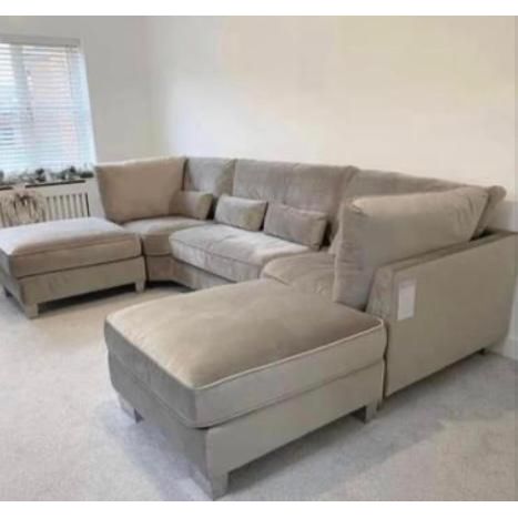 Chesterfield 5 Seater Plush Velvet Sofa with Table – 178cm x 300cm x 174cm