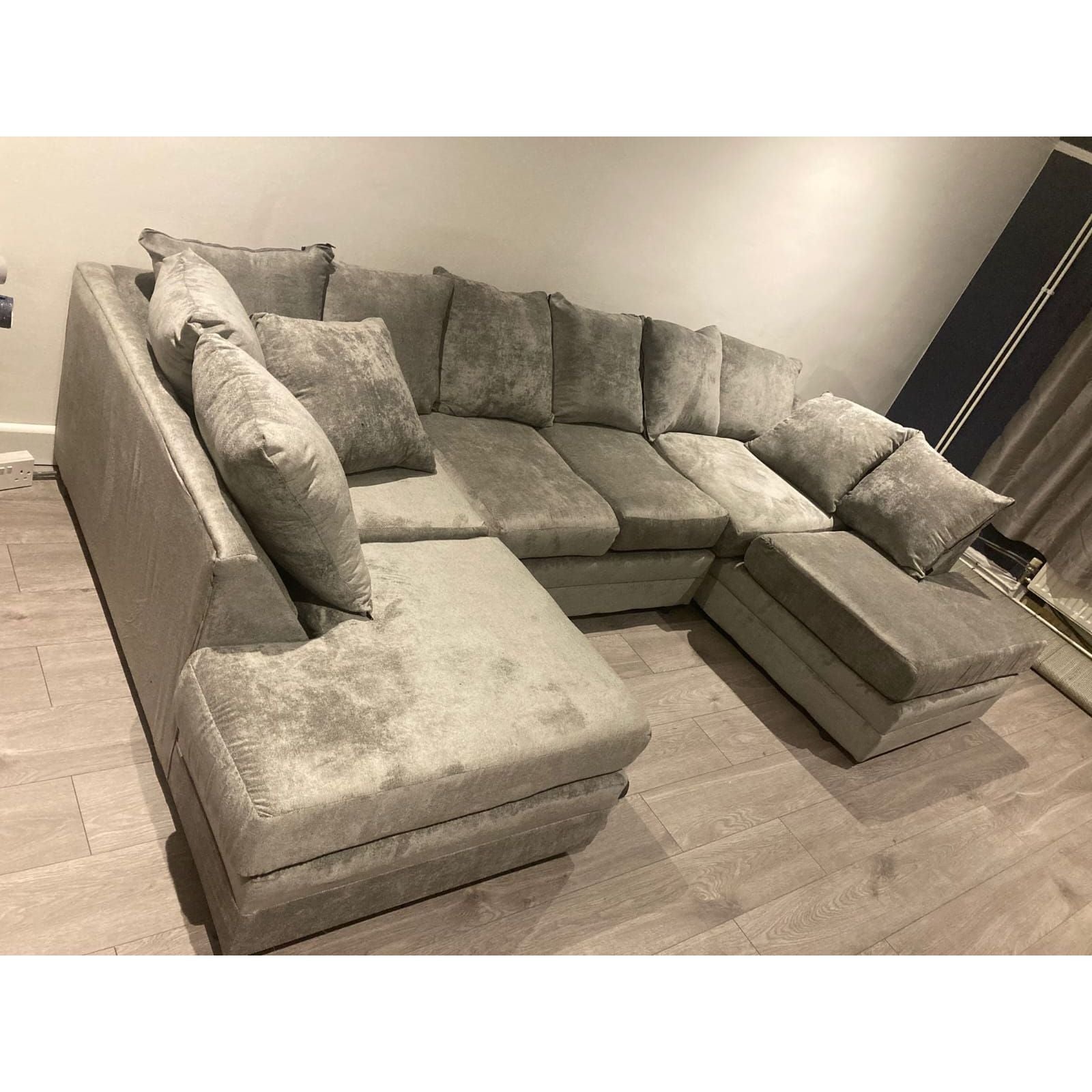 U-Shape Chesterfield Sofa – Light Grey Plush Velvet 5-Seater